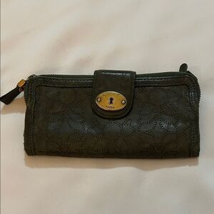 Fossil Dark Green Leather Wallet with Gold Accent super pliable, soft leather